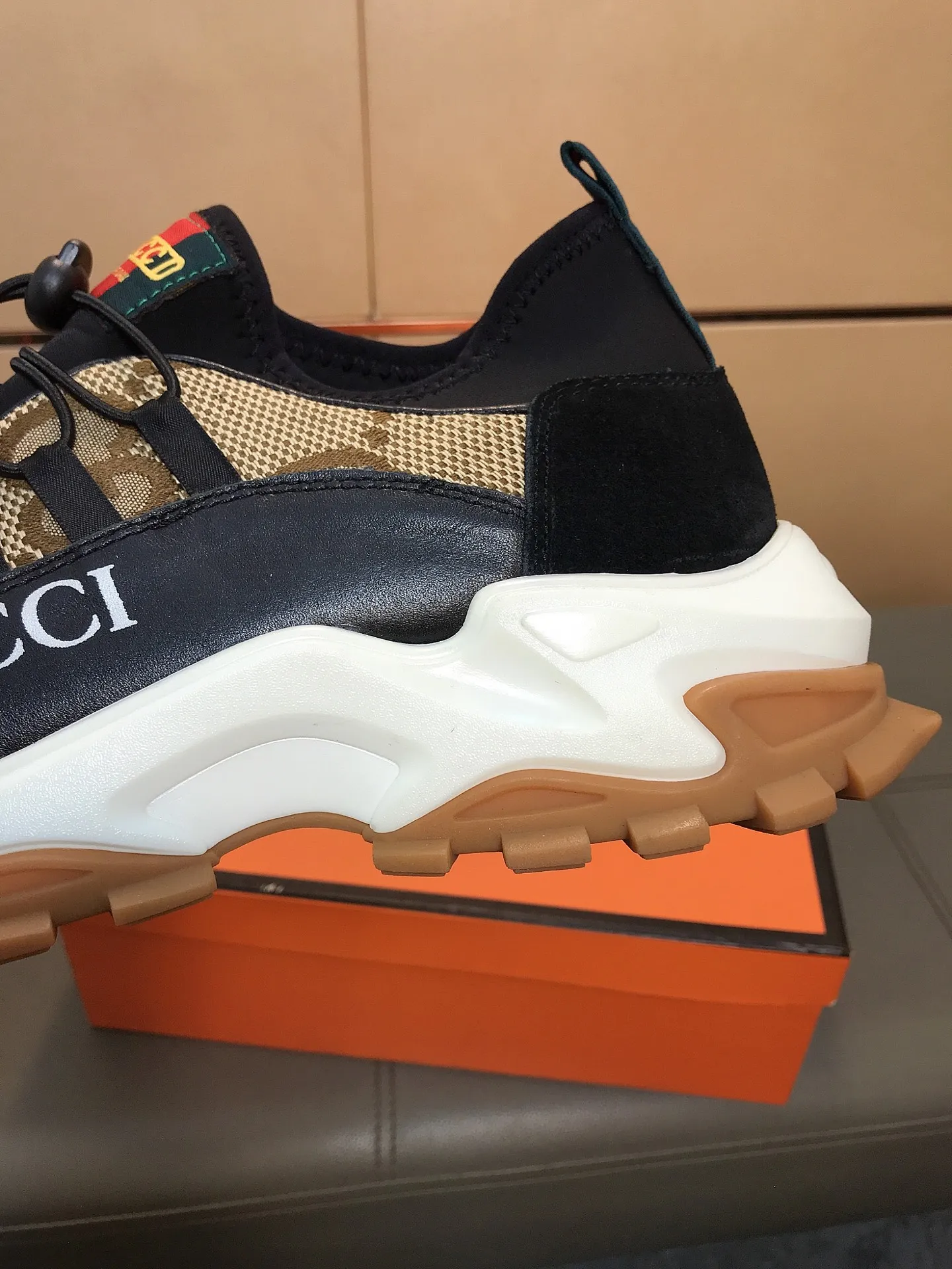Men's shoes 240 👟👟〈GUCCI〉 New casual shoes, luxury and fashionable high-end products👉👉The perfect last shape makes this shoe immediately create a strong aristocratic atmosphere. Imported cowhide + brand printed fabric, sheepskin feet, rubber outsole super wear-resistant😍☕️Number of yards: 38～44
